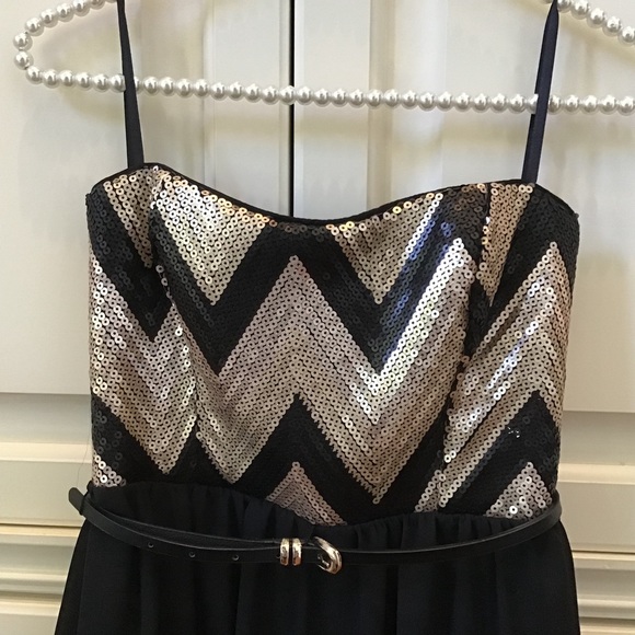 🔴HP🎉🔴CLEARANCE🔴🔴TAKARA Sequined Strapless Cocktail Dress🔴🔴 - Picture 3 of 7